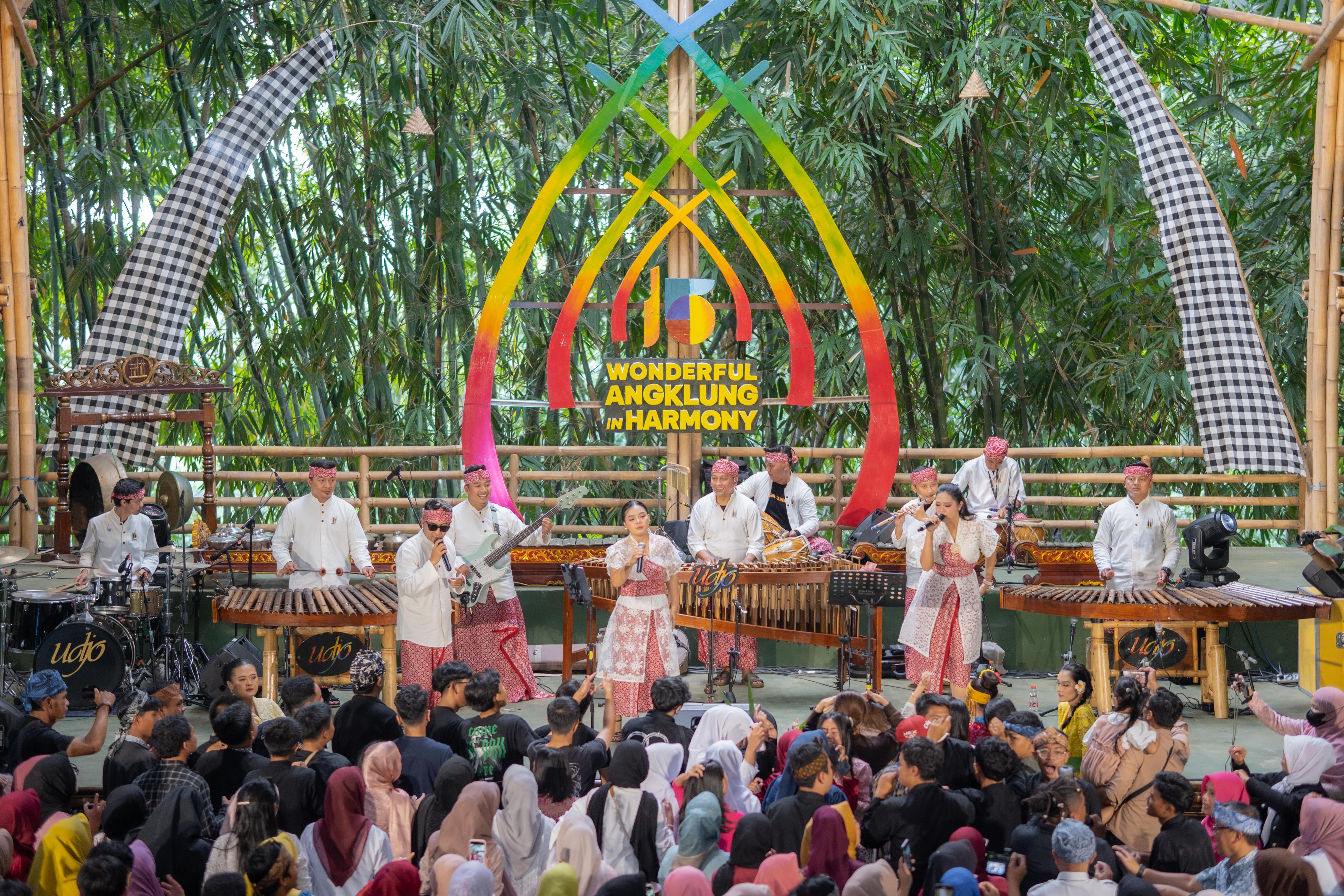 Wonderful Angklung in Harmony: Perayaan Harmoni Budaya dan Warisan Angklung di Saung Angklung Udjo