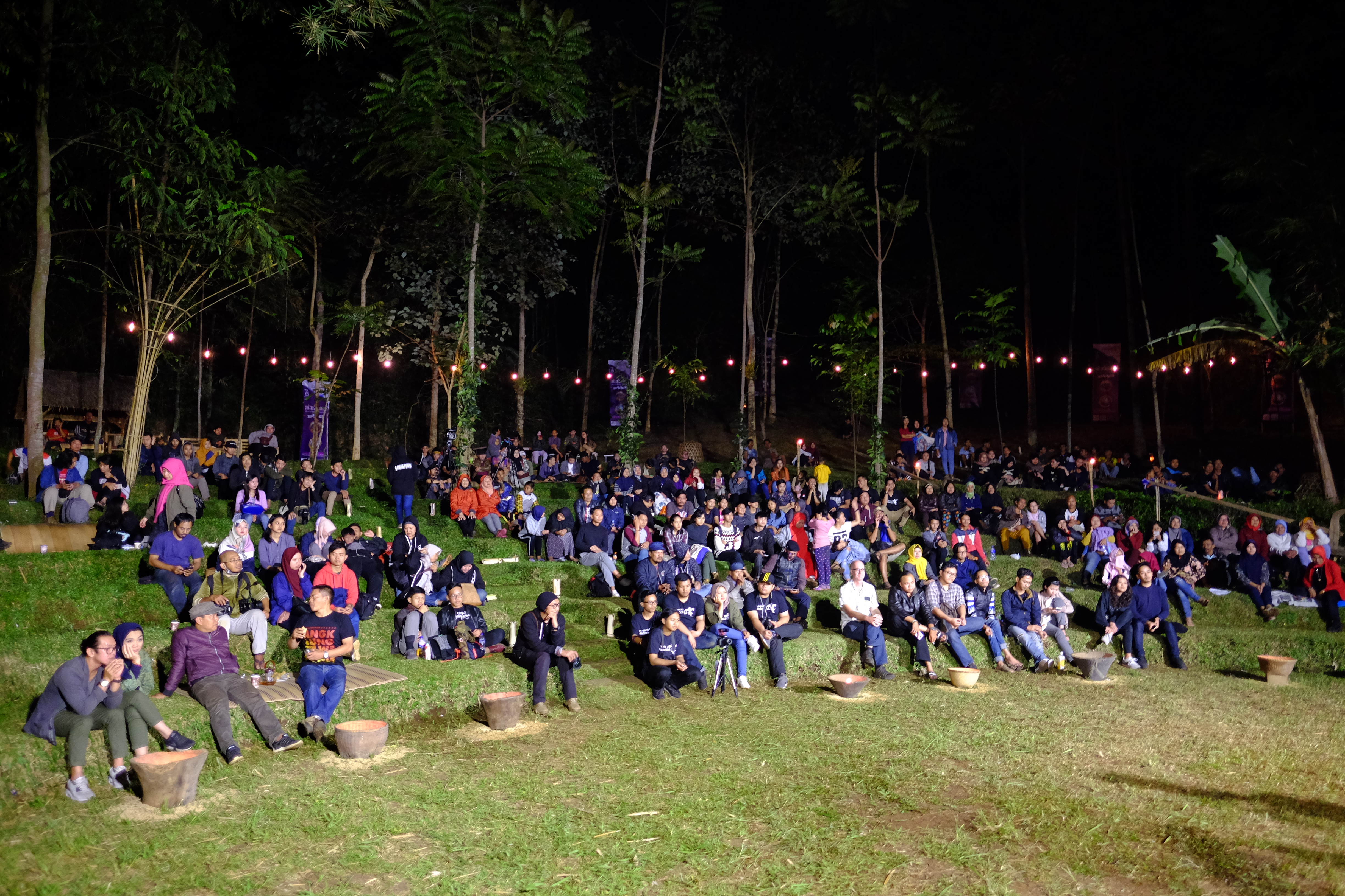 Udjo Ecoland pada malam hari